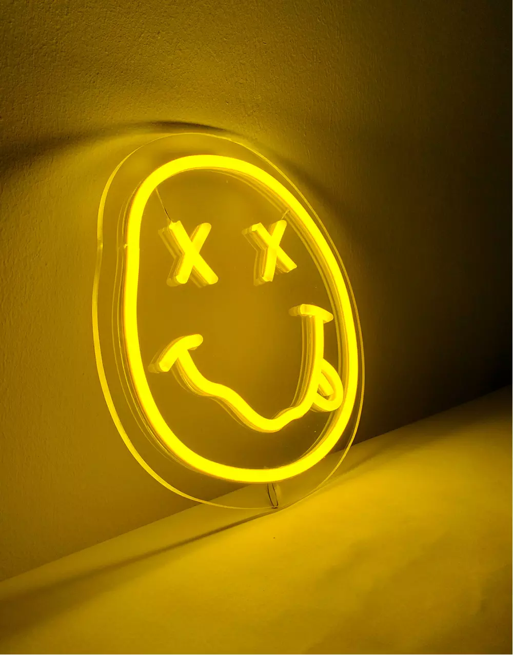 smiley_neon_mini_sign_on